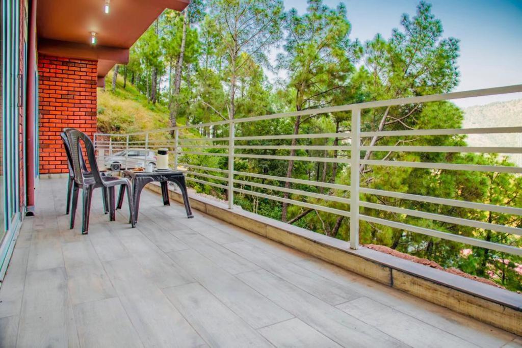 Hillcrest Heights Bed & Breakfast Kasauli Ngoại thất bức ảnh
