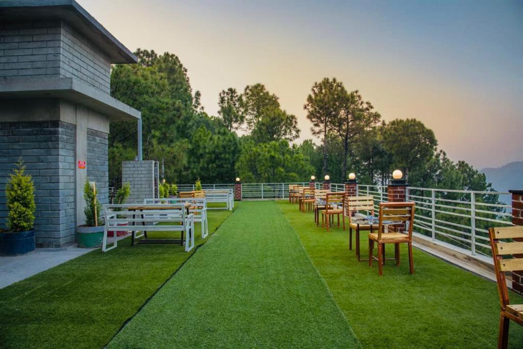Hillcrest Heights Bed & Breakfast Kasauli Ngoại thất bức ảnh